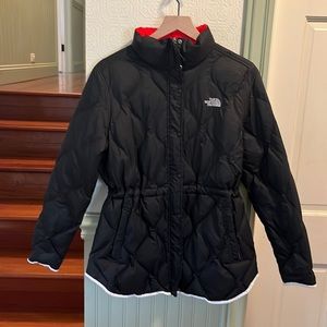 north face drawstring waist quilted jacket black exterior red interior. large.